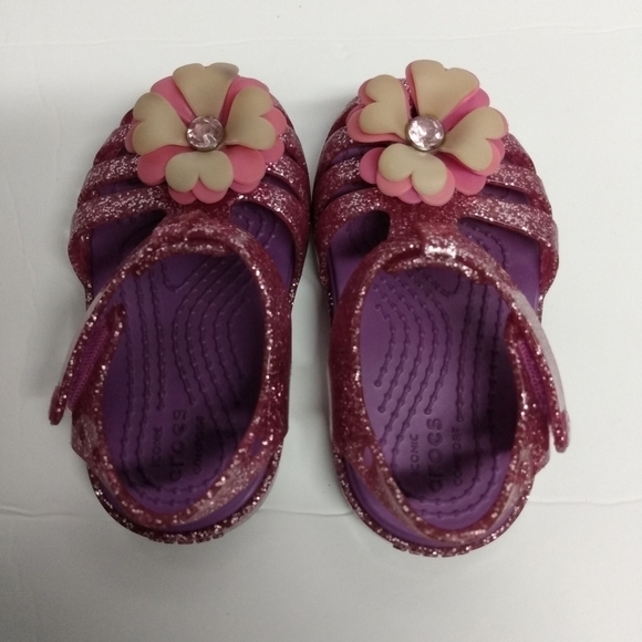 Crocs Infant Girl T-Strip Sandals, sz 5, Pink with cream flower.pre-owned - Picture 2 of 6